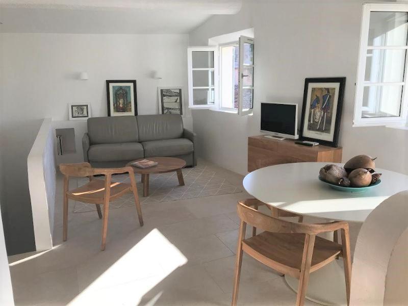 Apartment Deux-pieces - Vieux Village - Superbe Vue Sur Les Toits Et Parking *