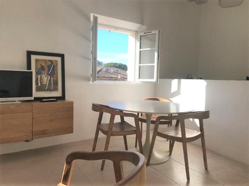 Deux-pieces - Vieux Village - Superbe Vue Sur Les Toits Et Parking Apartment *