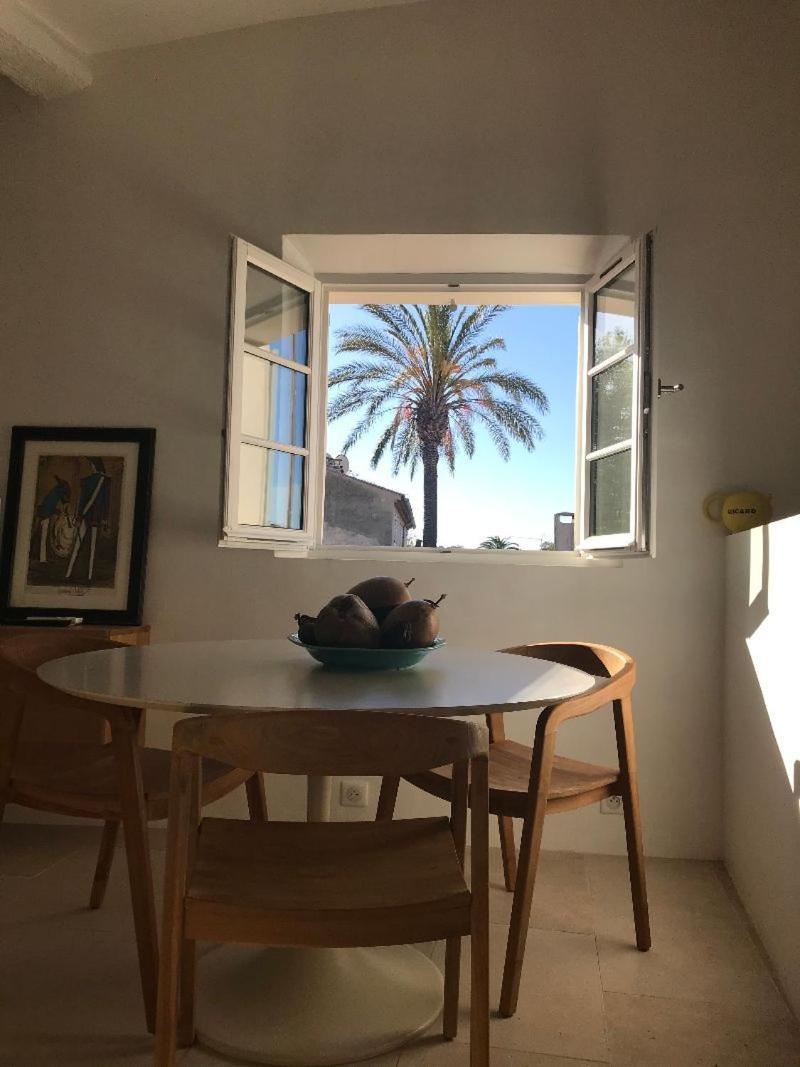 Apartment Deux-pieces - Vieux Village - Superbe Vue Sur Les Toits Et Parking *
